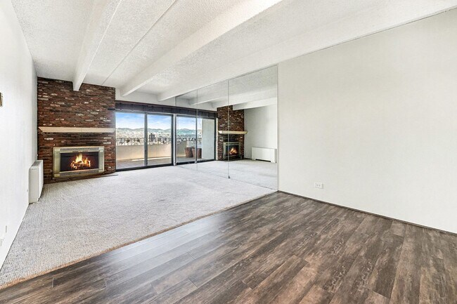 Photo - Stunning Mountain Views and an Unbeatable Location!