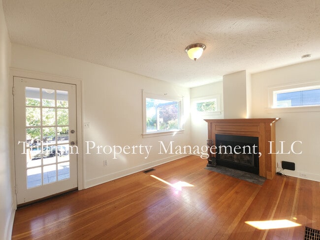Photo - 6425 N Curtis Ave