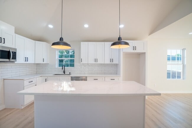 Photo - 1310 E 34th St