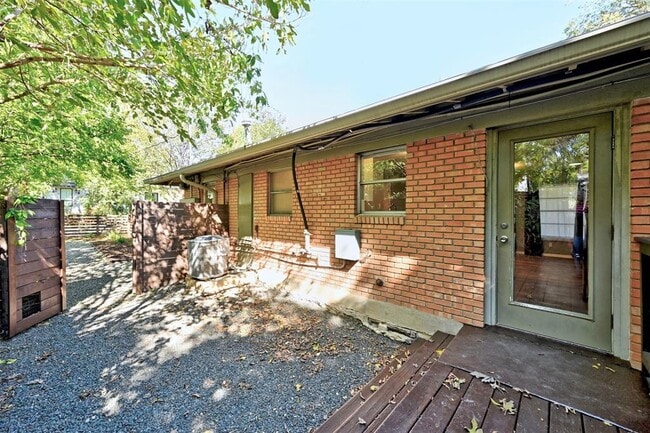 Photo - 707 Josephine St
