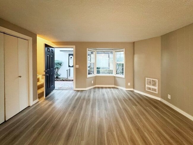 Photo - 1117 W 6th Ave