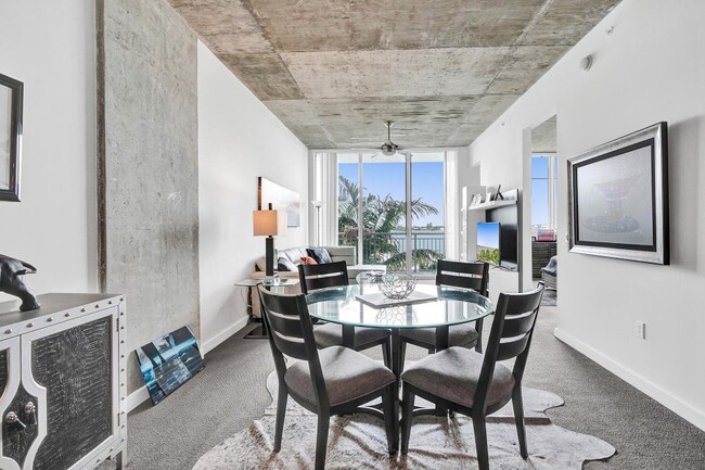 Photo - 300 S Australian Ave Unidad 327