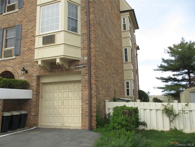 Building Photo - 207-25 Darren Dr Unit 1802