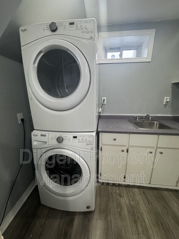 Photo - 492 King George St