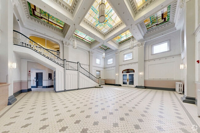 Historical Lobby - Northern Hotel Apartments