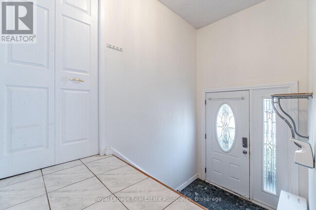 Photo - 3301 Tallmast Cres