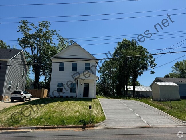 Building Photo - New 3 bed 2.5 bath home in Hickory!