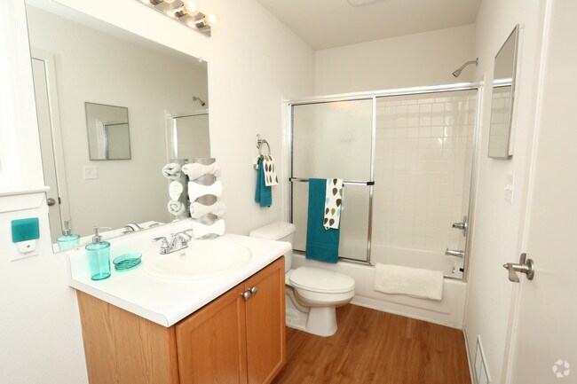 1 Bed Townhome - Bathroom
