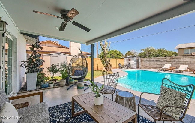 Photo - 422 E Balboa Dr