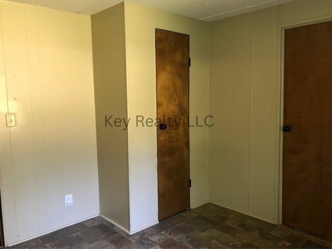 Photo - 48 Little John Ln