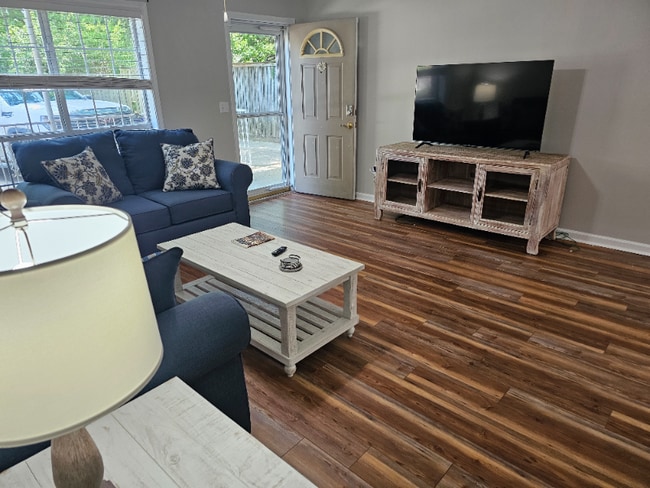 Photo - 904 N Montgomery St Unidad #43