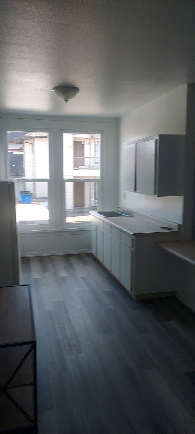 Photo - 815 G St