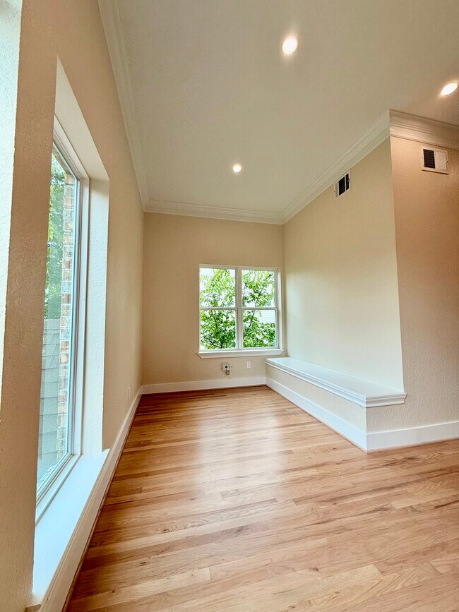Photo - 1323 Rosewood St