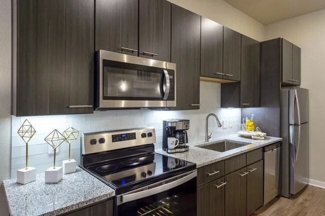 Building Photo - Prime Houston Location with Modern Style! Unit IYL Rental