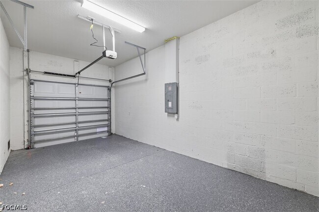 Photo - 10045 Amicola St