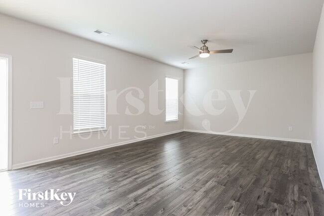 Photo - 300 Stonefence Dr