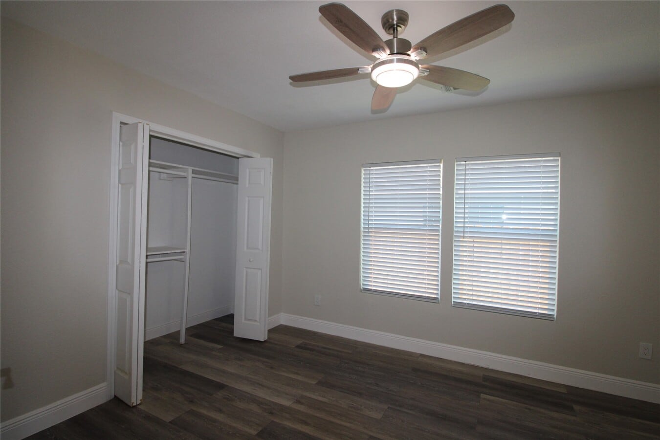 Photo - 6925 Avenue N