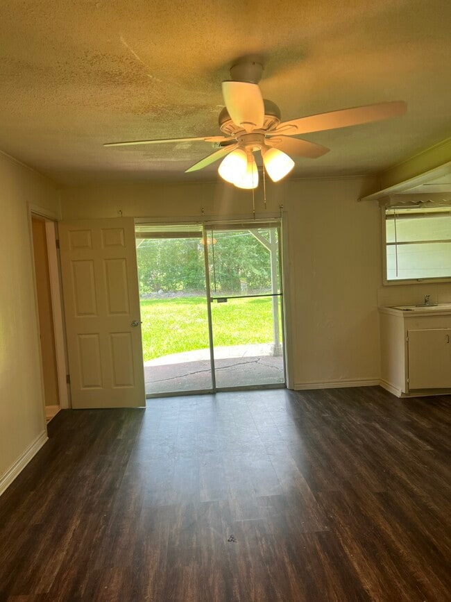 Photo - 375 Littlejohn Dr