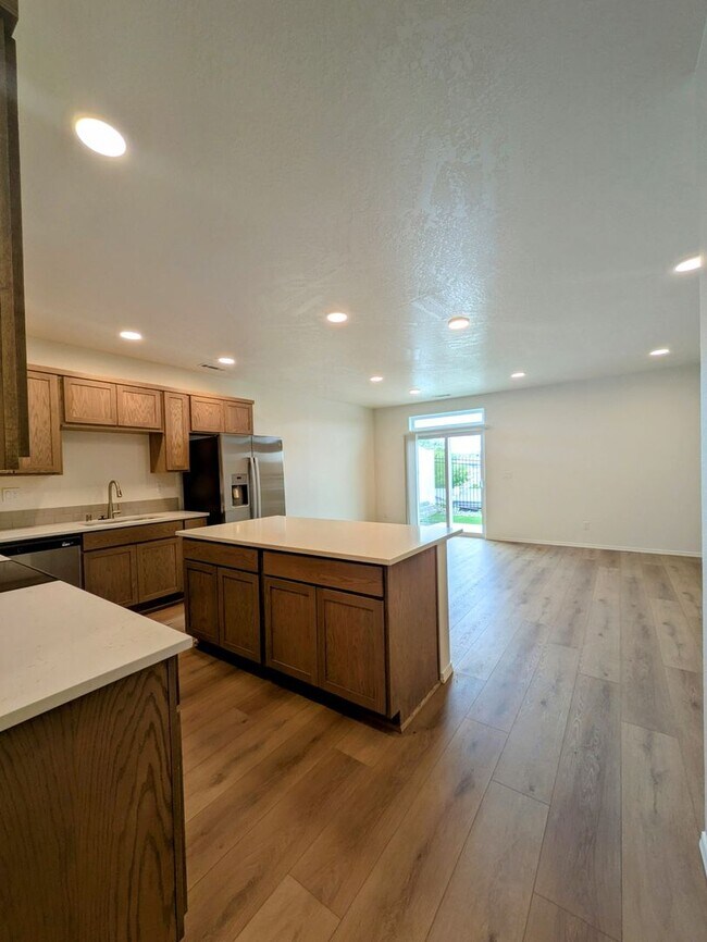 Photo - New Townhome for Rent in Southridge Area