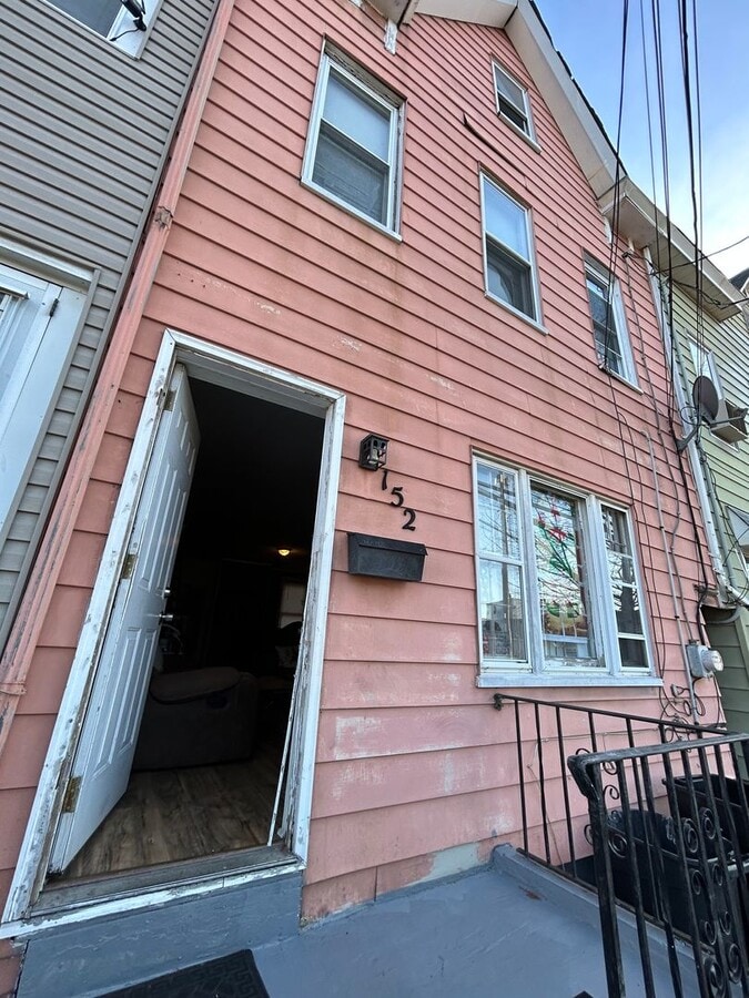 Photo - 152 Jersey St