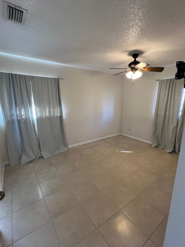 Photo - 3/2 carport in Port Charlotte