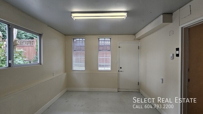 Photo - 1587 Stayte Rd Unit B