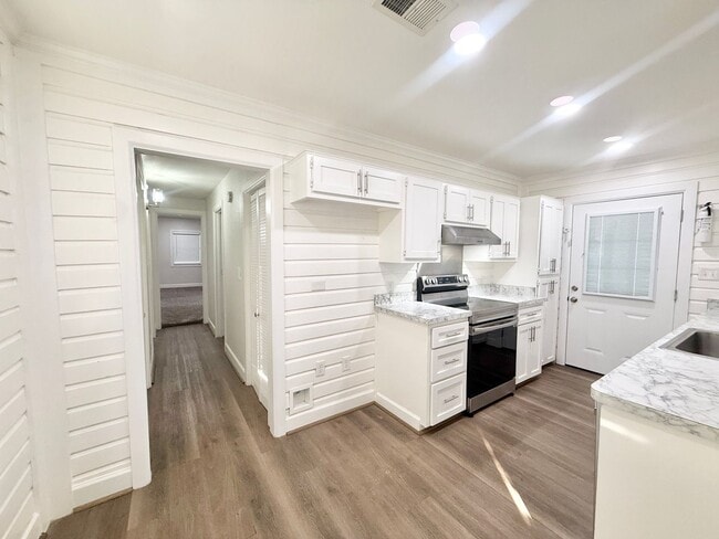 Photo - Stunning & Spacious 4/2 Home in Lake Jackson!