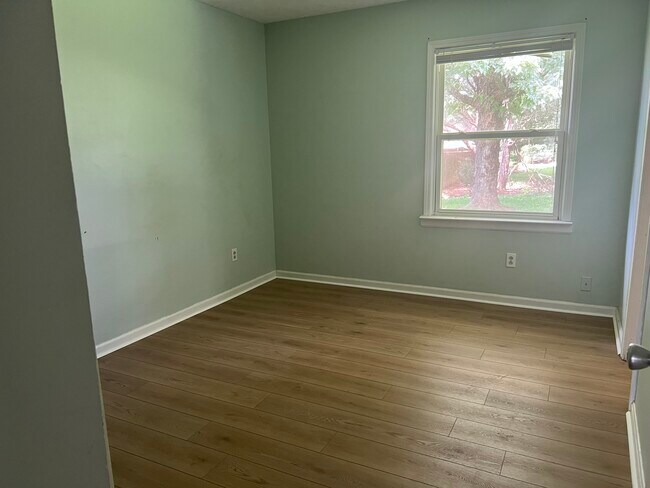 Photo - 203 Redbud Dr