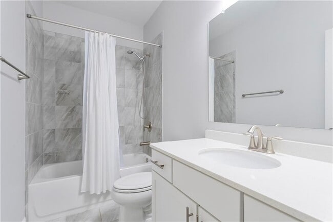 Photo - 330 La Perla Dr