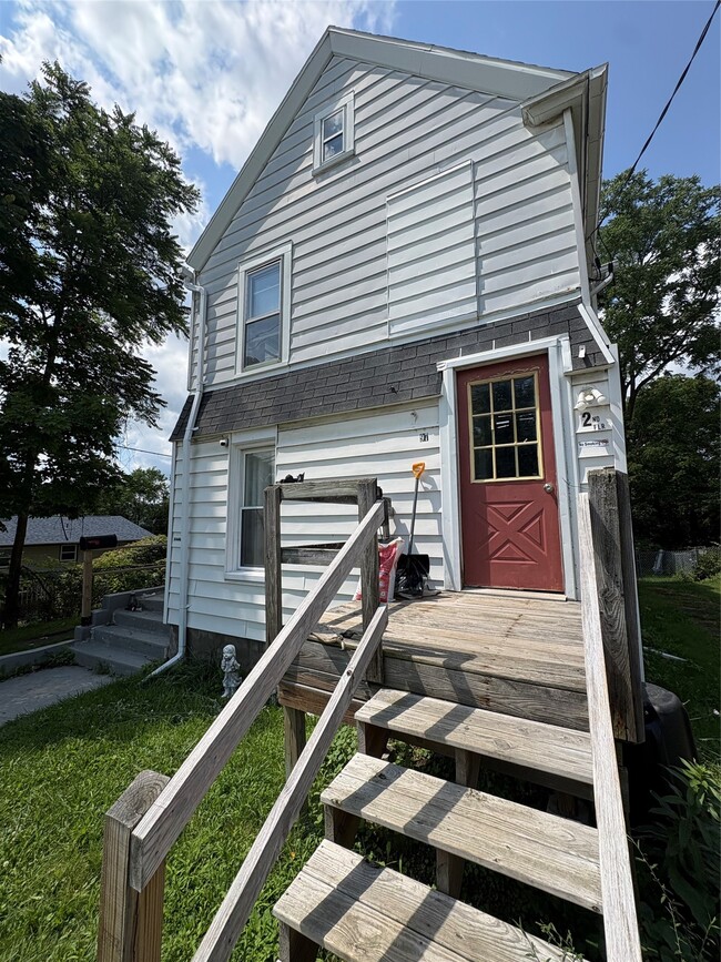 Building Photo - 97 Fairview Ave Unit 2