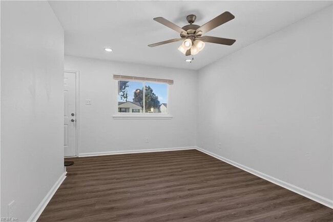 Photo - 3044 Camelot Blvd