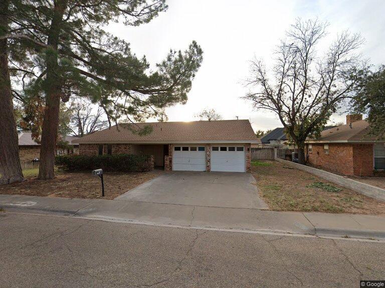 Old photo. Garage doors and metal fence have been added since purchase - 1603 S Ike Ave House