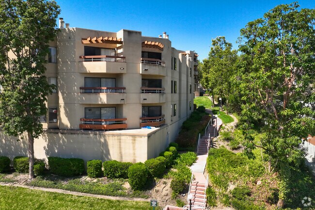 6960 Golfcrest Dr - Lomas Del Cerro