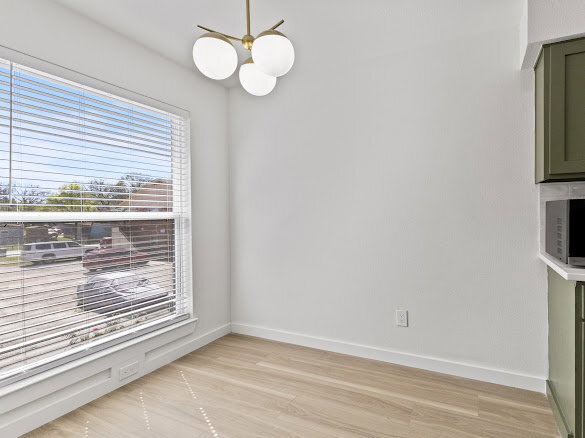 Photo - 908 Isbell Rd