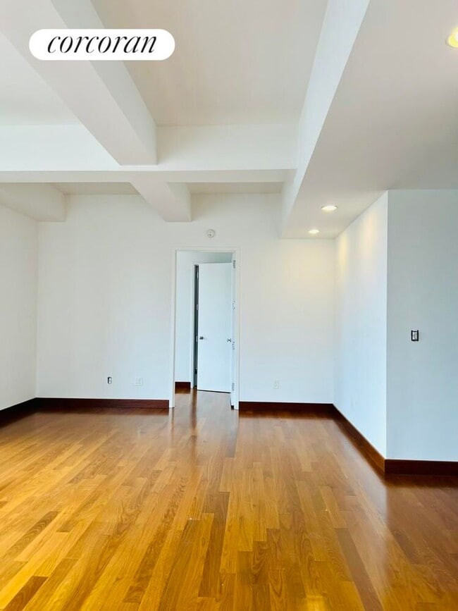 Photo - 305 E 63rd St