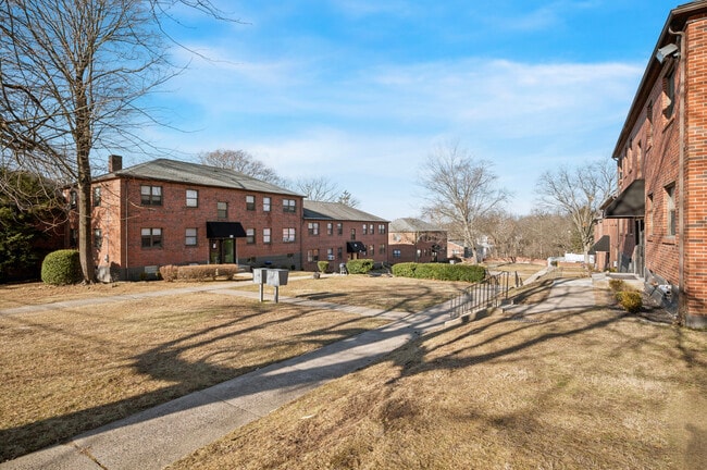 Building Photo - 131 Forest Ave Unit 7C