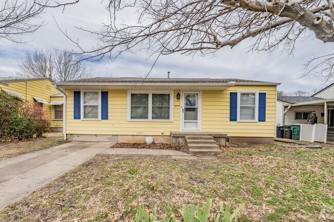 Building Photo - Updated home in Arlington Heights!