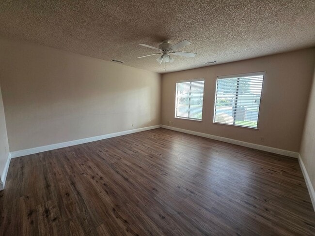 Photo - 2 bedroom 1 bathroom condo near Country Club!