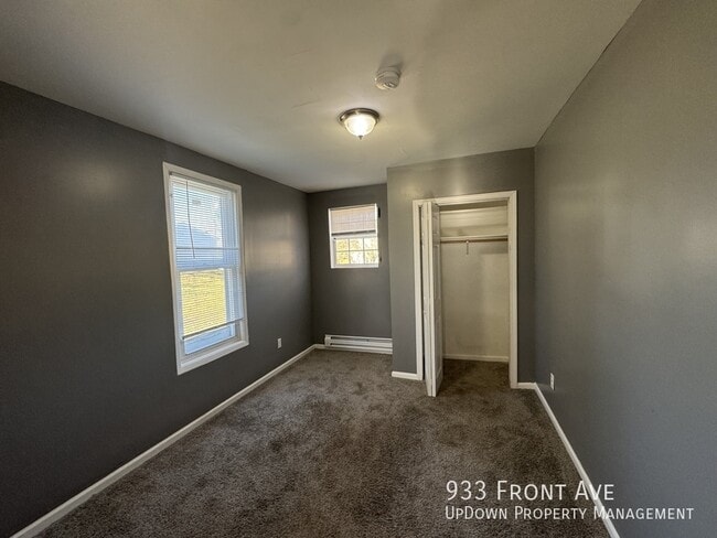 Photo - 933 Front Ave