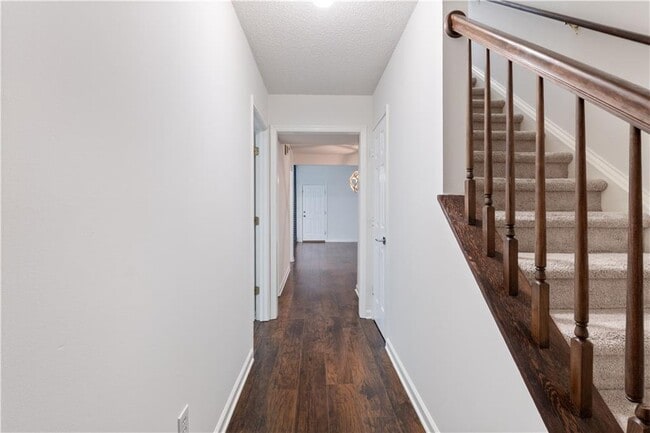 Photo - 1731 Twin Brooks Dr SE