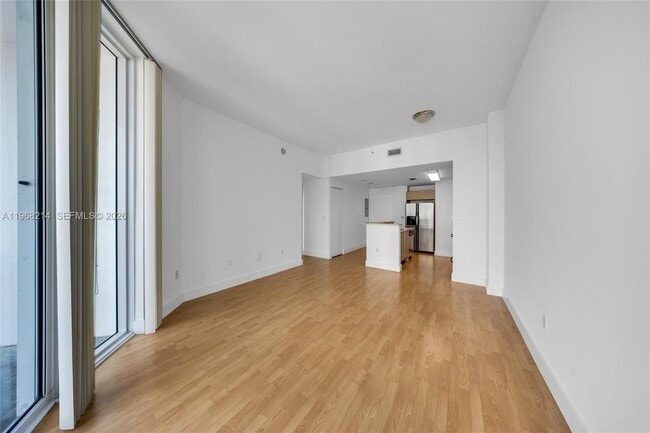 Photo - 350 NE 24th St Unidad 1404