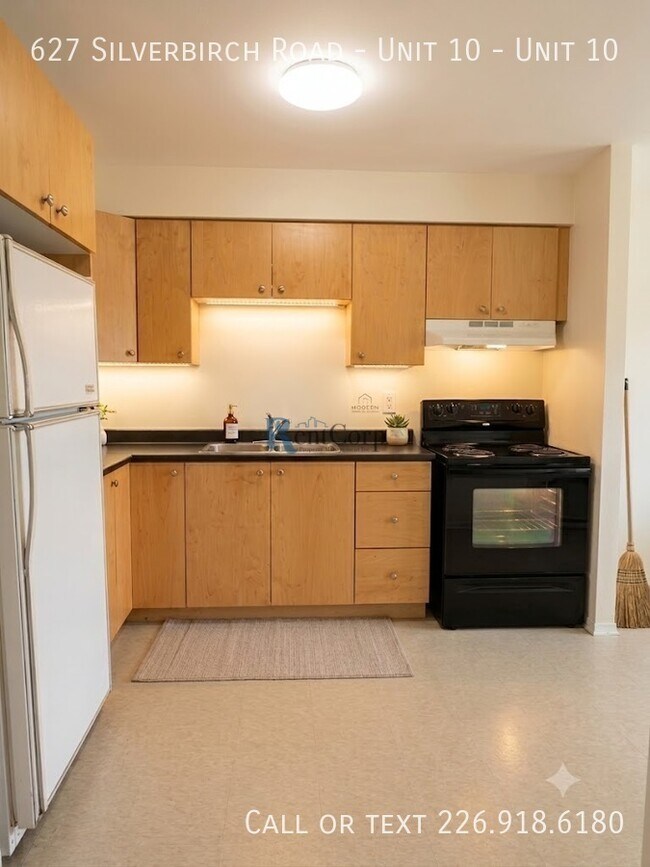 Photo - 627 Silverbirch Rd