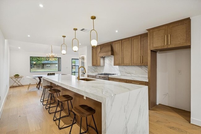 Photo - 1611 Ridgehaven Dr