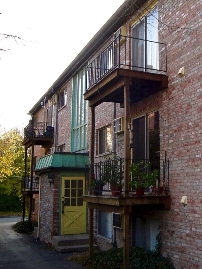 Photo - 440 Ludlow Ave Unit 440-04