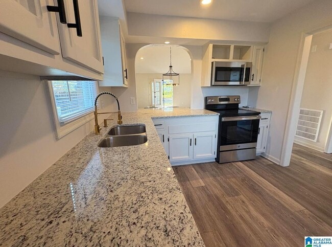 Building Photo - 1022 Vestavia Manor Dr