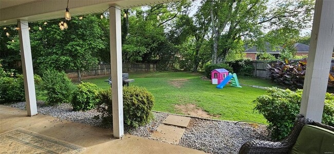 Photo - 210 Sweetbriar Ln