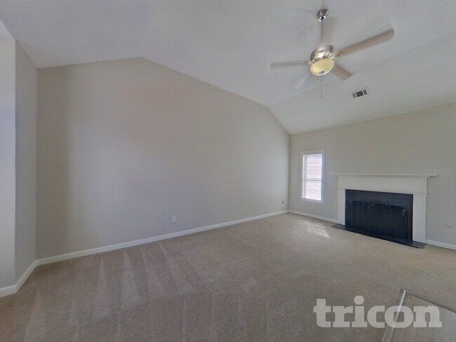 Photo - 114 Windsor Cir