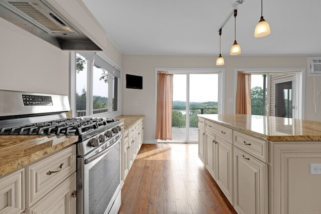 Photo - 33 Cornell Rd