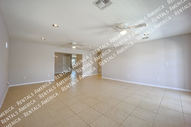 Photo - 614 N 74th St