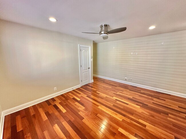 Photo - Enchanting Eckington 1 Bedroom Modern Condo w/Washer & Dryer